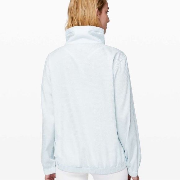 Lululemon woman’s light weight jacket - Picture 5 of 12